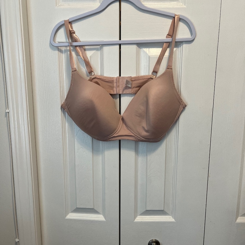 Delta Burke size 40DD bra